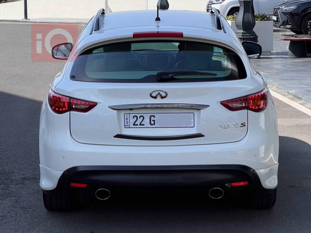 Infiniti QX70